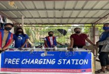 Globe employees on-ground in Palawan setting up the day's Libreng Tawag at Libreng Charging station