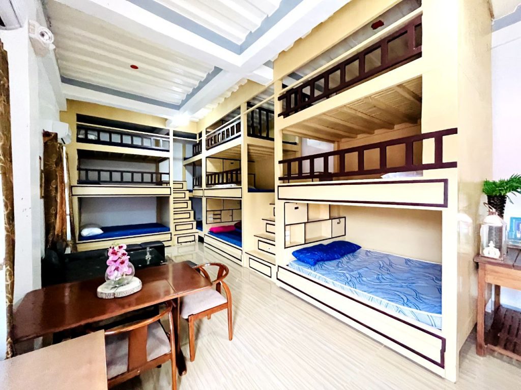 Mondy-and-Goldys-Beach-Resort-Multiple-bunk-beds