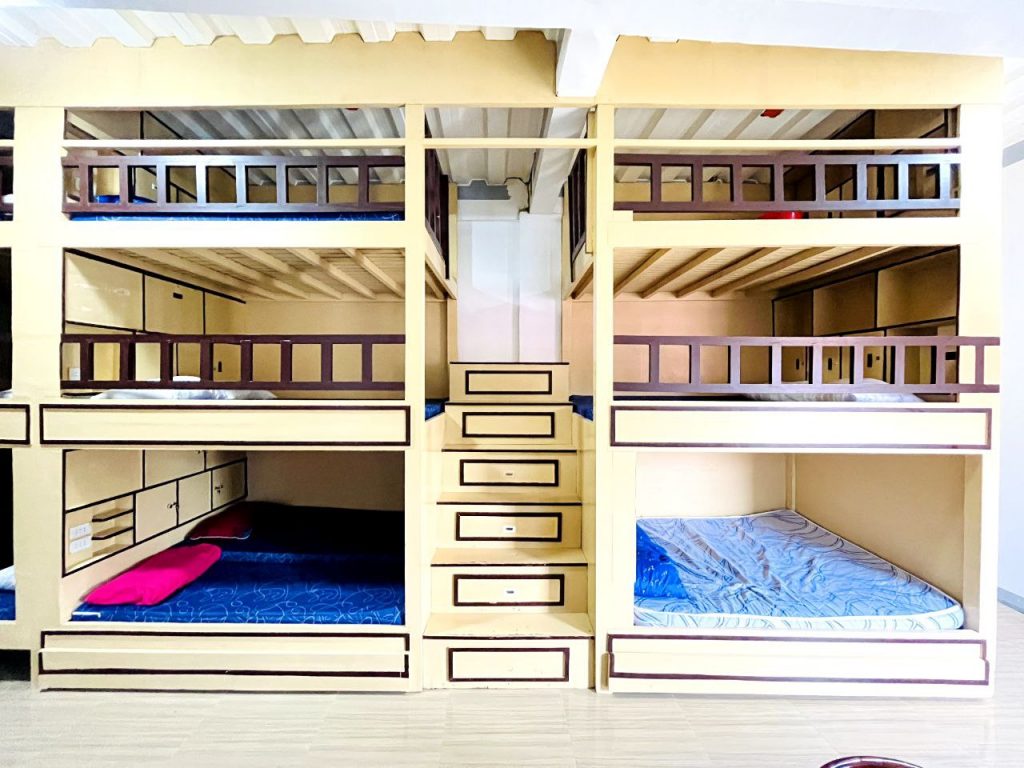 Mondy-and-Goldys-Beach-Resort-Multiple-bunk-beds