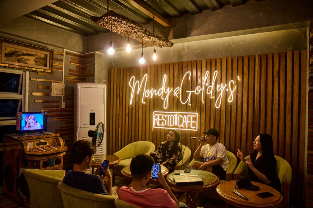 Mondy and goldys resto and cafe