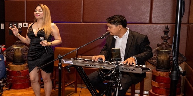 2 Acoustic Duo at The Lounge at Hyatt Regency Manila_1