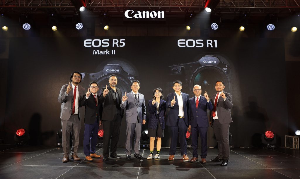 
(L-R) Canon Marketing (Philippines) Inc. (CMP) Product Manager for Cameras Jv Ruanto, CMP Director for Consumer Imaging and Information Jian Liu, nature photographer Edwin Martinez, sports photographer Jijo de Guzman, filmmaker Kara Moreno, commercial photographer Jay Tablante, CMP President and CEO Anuj Aggarwal, and CMP Assistant Marketing Manager Ace Porlet posed for a group photo after the panel.