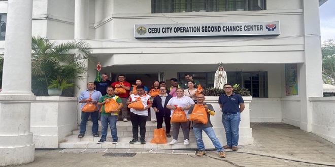 Globe employee volunteers in Cebu City